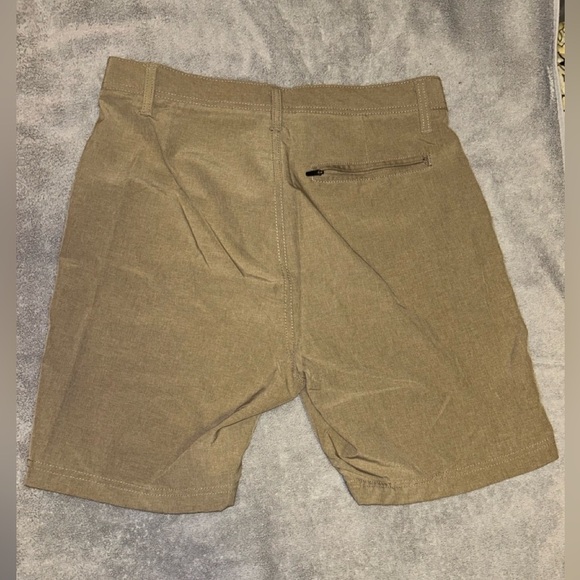 Denali Men’s Khaki Shorts. Size 32 - Picture 4 of 4